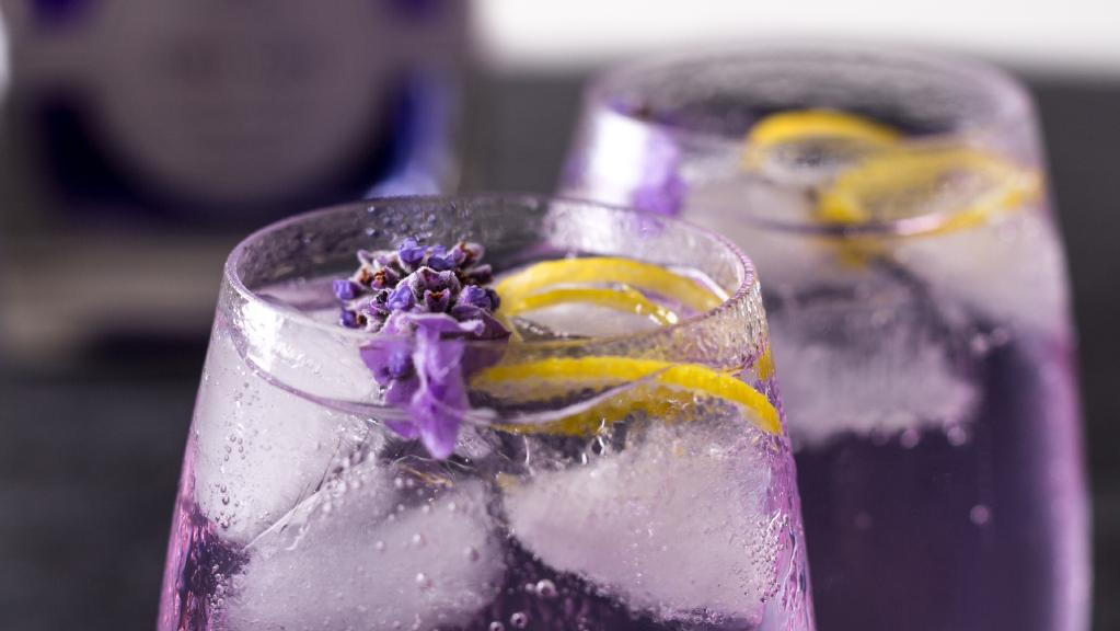Discover the world of colour changing gins